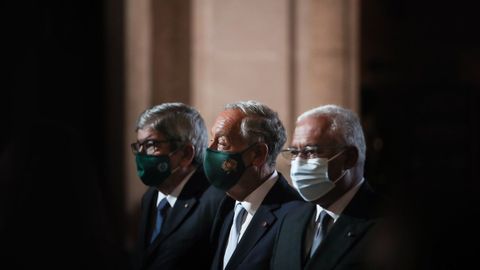 De izquierda a derecha, el presidente del Parlamento portugu�s, Eduardo Ferro; el presidente de la Rep�blica, Marcelo Rebelo de Sousa, y el primer ministro, Ant�nio Costa