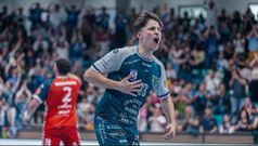 Mart�n Fuentes fue uno de los grandes protagonistas del triunfo del Cangas en O Gata�al.