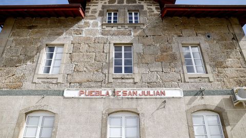 La antigua estaci�n de A Pobra de San Xiao mantiene el t�rmino castellanizado