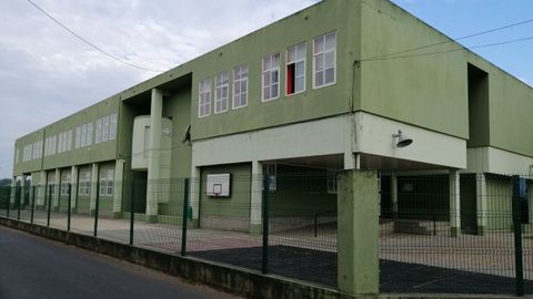 Exterior del CEIP Marbán, en As Somozas