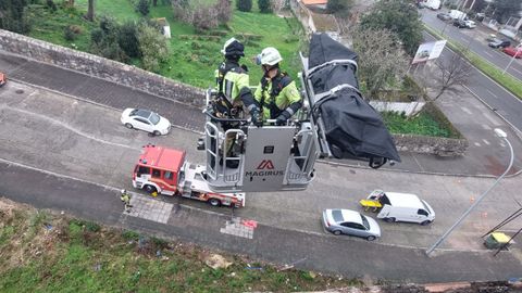 El 091 solicit� la intervenci�n de los bomberos de A Coru�a para retirar el cuerpo sin vida del edificio en ruinas