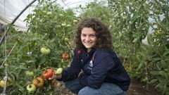 Cynthia Arias, productora ecol�gica de O Aparral, en As Pontes, en su invernadero, en una imagen de archivo