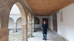 El claustro rehabilitado y la arquitecta que dirigi� el proyecto, Cristina Ansede