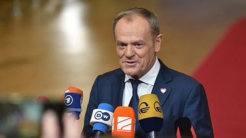 El primer ministro polaco, Donald Tusk, el mircoles hablando con los medios en Bruselas.