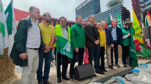 Un grupo de agricultores de Asaja en Estrasburgo