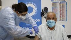 Vacunaci�n en el centro de salud de O Carballi�o este Jueves Santo