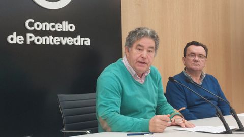 Imagen de archivo del alcalde Pontevedra, Miguel Anxo Fernández Lores, con el concejal de Facenda, Raimundo González Carballo