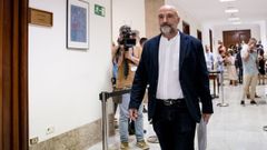 El diputado del BNG en el Congreso, N�stor Rego, antes de su comparecencia ante los medios en la sala de prensa de la C�mara Baja.