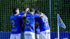 Los jugadores del Vetusta celebran uno de los goles al Burgos B