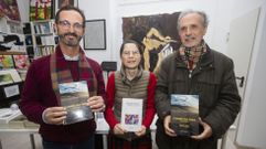 Lu�s G. Soto, a la derecha, en una presentaci�n de la obra en Carballo 