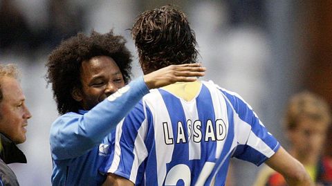 De Guzmn felicita a Lassad tras anotarle un gol al Almera