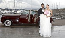 Fran y Diana, ayer a su llegada al N�utico de Sanxenxo tras la celebraci�n de la boda, en la que se citaron amigos y familia. 