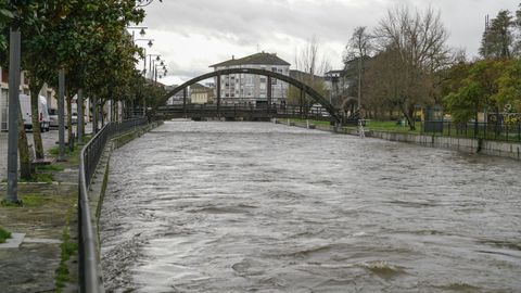 R�o T�mega crecido, a su paso por Ver�n.