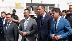 Pedro S�nchez con el ministro principal de Gibraltar, Fabi�n Picardo, el alcalde de La L�nea de la Concepci�n, Juan Franco, y el ministro de Asuntos Exteriores, Jos� Manuel Albares Bueno.
