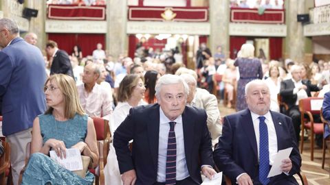 Jos� Manuel Barreiro, senador lucense del PP, y Raquel Arias, vicepresidenta del Parlamento. A su derecha Miguel Caraduje, presidente del C�rculo das Artes