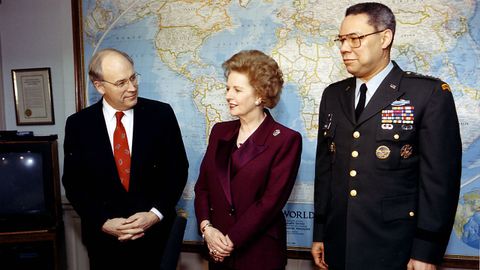 Cheney (izquierda), con Margaret Thatcher, antigua primera ministra del Reino Unido, y el general Colin Powell, en 1991 en Washington