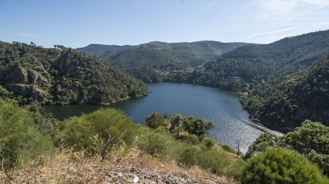 Al fondo, ribera de Chouzán, en Carballedo, donde se van a rehabilitar dos aldeas