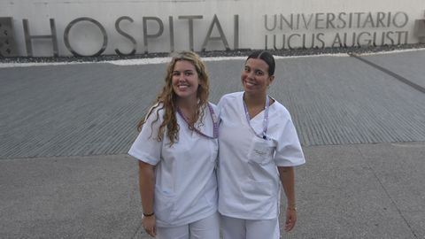 Noa Palmeiro y Gabriela Elcoro trabajan como enfermeras en la UCI y en laUnidad de Neonatologa del hospital de Lugo.