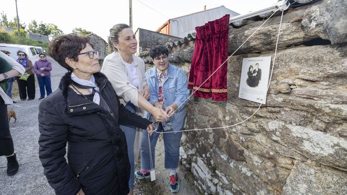 Inauguraci�n de la placa conmemorativa al primer matrimonio homosexual de Espa�a, en Calo