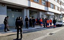 Trabajadores de Transa, en la base de Pontevedra, el lunes, d�a en que se inici� la huelga.
