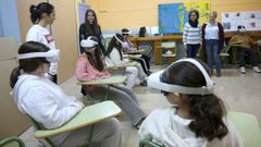 Los alumnos de 1 de la ESO del Leliadoura utilizaron gafas de realidad virtual para una actividad de concienciacin