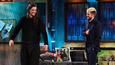 La visita de Oliver Laxe a��La revuelta�