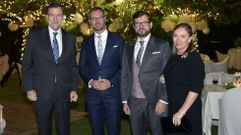 Posado de los novios con el presidente del Gobierno