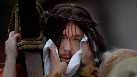 Representación del Vía Crucis en Infiesto