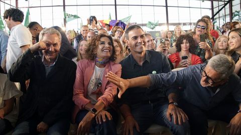 Vuelve el gesto de la ceja. La secretaria general del PSOE-A y candidata, Mar�a Jes�s Montero, acompa�ada por el presidente del Gobierno, Pedro S�nchez y el expresidente Jos� Luis Rodr�guez Zapatero en un acto de campa�a en C�rtama, en la provincia de M�laga