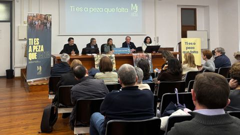 Mar�a Jos� L�pez Couso. La exvicerrectora de Titulaci�ns opt� por la Facultade de Medicina para su arranque en Santiago. Durante la ma�ana visit� la Facultade de Ciencias del campus de Lugo