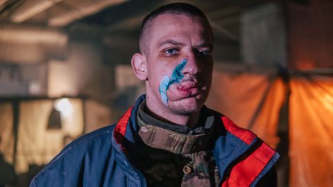 Un miembro del Batall�n Azov, en la acer�a de Mari�pol