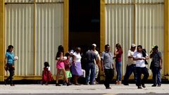 Familiares de los estudiantes.