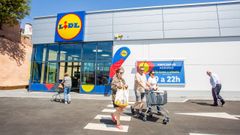 Lidl ampl�a su presencia en la comarca, con la reciente inaguraci�n de su local en Poio, en la foto, y ahora en Sanxenxo