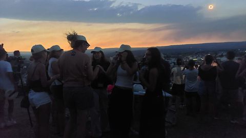 Un momento de la fase de oscuridad vista desde el monte de San Vicente