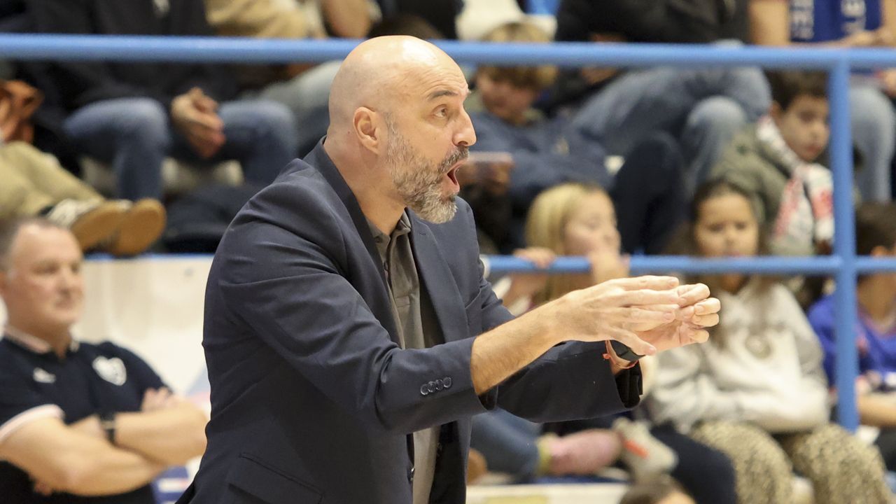 Lino López, entrenador del Baxi Ferrol: «Todas las jugadoras hicieron un trabajo muy bueno para el equipo»