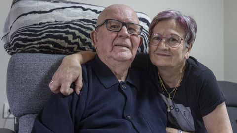 Manuel Rodríguez Castro y su esposa María Cruz Ansemil, ayer en su casa en Boqueixón.