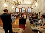 Louz�n mantuvo un encuentro con los titulados que ya comenzaron su primer trabajo.