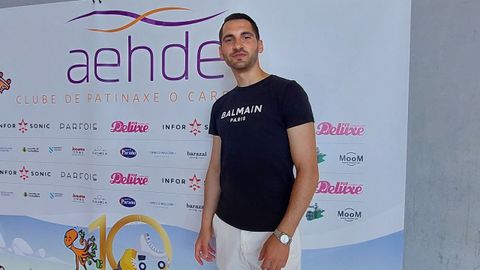 Luca Lucaroni, trece veces campen mundial de patinaje artstico, imparti una tecnificacin en O Carballio organizada por el club Aehde.