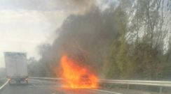 El coche ardi� por completo en la AP-9.