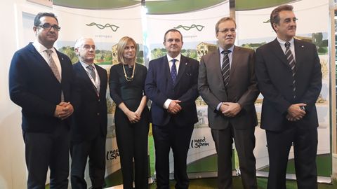 (De izquierda a derecha) El Director General de Comercio y Turismo, Julio Rodr�guez Zapico; el consejero de Turismo de Euskadi, Alfredo Retortillo; la Directora de Turismo de Galicia, Nava Castro; el consejero de Turismo del Principado, Isaac Pola; representante de Turespa�a y el consejero de Turismo de Cantabria, Francisco Mart�n