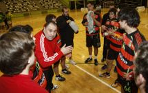 Alfredo Fern�ndez, a la izquierda, fue el �ltimo entrenador for�neo, en la temporada 2011-2012 