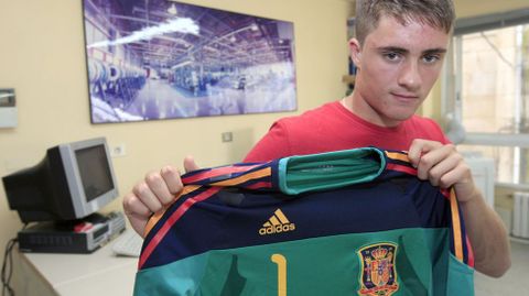 Sergio Cabanelas (en la foto en La Voz) debut� con la selecci�n espa�ola sub-17 