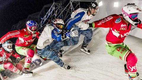 Descenso extremo sobre hielo en el Red Bull Crashed Ice.