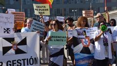 Protesta de sanitarios en Ceuta por la falta de refuerzos para atender a los inmigrantes.