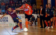 Anto�ito encara a Lozano en el partido de la pasada campa�a en Vista Alegre, que termin� en empate. 