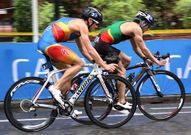 G�mez Noya -izquierda- y Joao Silva mandan en las Series Mundiales.