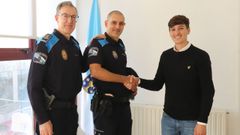 El nuevo agente fue recibido por el alcalde y por el oficial de la Polica Local.