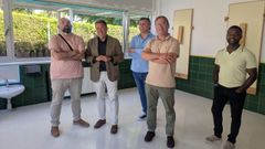 El gerente del Consorcio y responsables municipales durante la visita a la escuela infantil