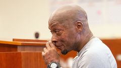 Plaintiff DeWayne Johnson se emocion� al oir el veredicto que condena a Monsanto a pagarle 289 millones de d�lares 