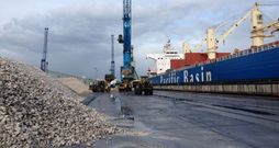 El mineral lleg� al puerto desde la mina ubicada en los municipios de Vedra y Boqueix�n. 